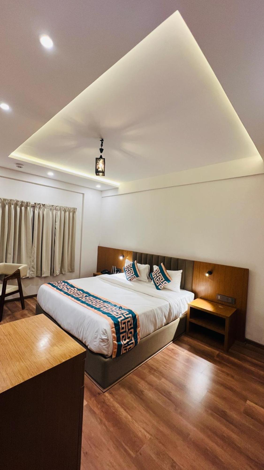 Hotel Aashraya Dod Jala Esterno foto