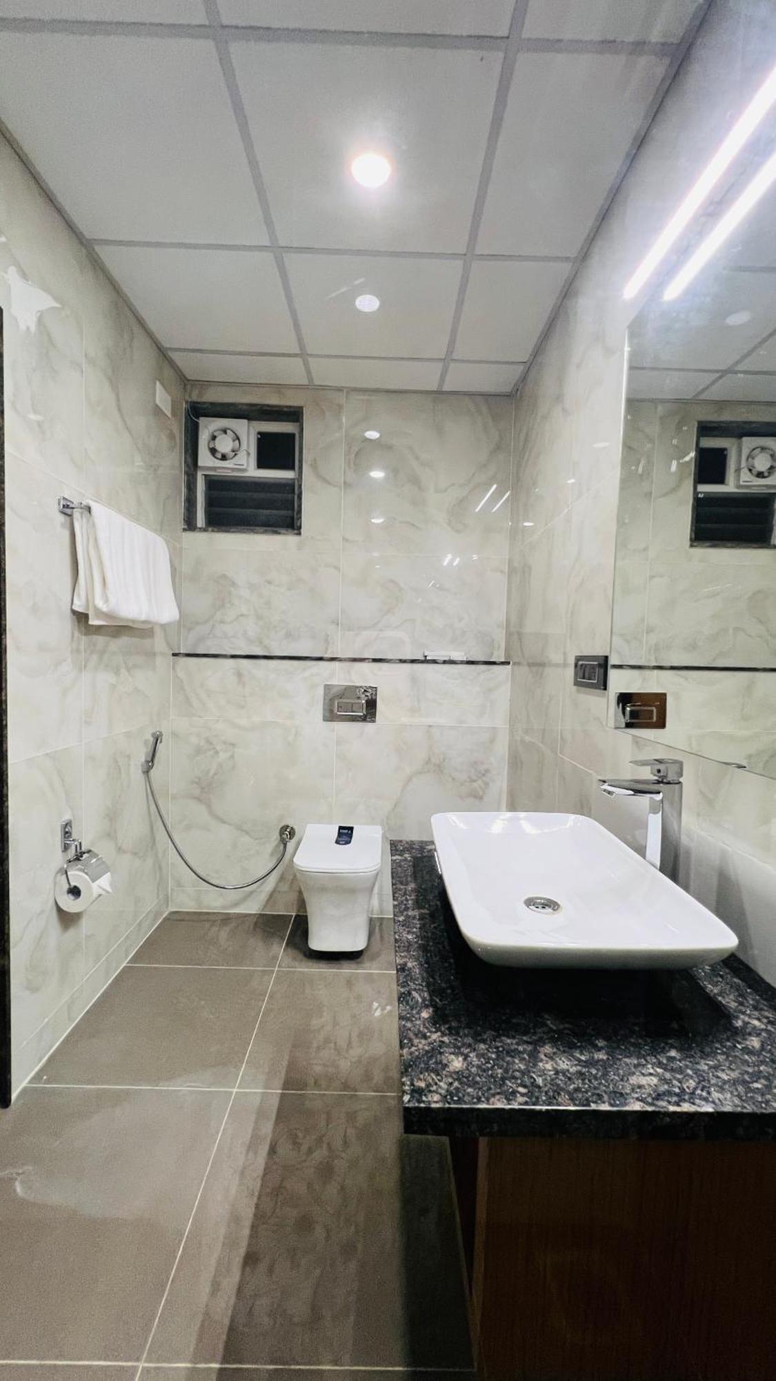 Hotel Aashraya Dod Jala Esterno foto